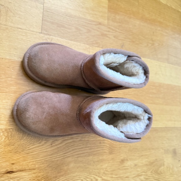 Uggs - Picture 3 of 4